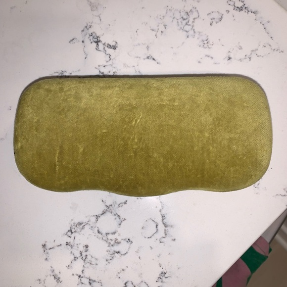 Gucci Black Cat-Eye Sunglasses with Metal Accents - Picture 10 of 11